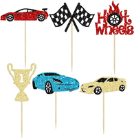 Rendez votre fête à thème de course excitante avec des décorations de cupcake de voiture de course avec des drapeaux de feux de circulation volants et des trophées