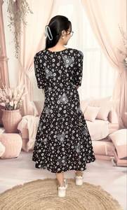 Presentamos nuestro impresionante traje hecho a mano para elevar su aspecto festivo. Con su rico color y diseño elegante, es el perfecto - Product Image 4