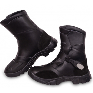 Ensemble de bottes de moto en cuir noir de qualité supérieure pour hommes, fabriquées avec des matériaux de haute qualité et une semelle durable et résistante, forte adhérence - Product Image 1