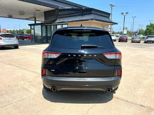 Offre de qualité d'occasion 2021 Fordddd Escape SE FWD d'occasion - Product Image 2