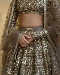 Красивая коллекция Sabyasachi Lehenga, красивая вышивка, Зари, кодирование и красивые блестки