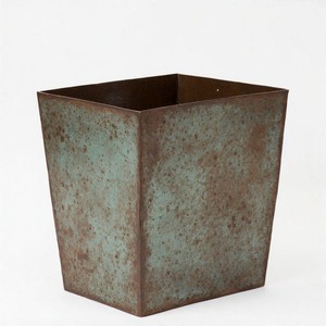 CrownEdge-Maceta de metal de doble tono para el hogar contemporáneo, maceta de flores de metal antiguo para uso decorativo - Product Image 1