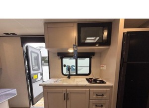 Remorque de camping-cuisine tendance Jay Feather Air SL 17BHSL Bunkhouse, câblage intégré, capacité de 2 885 lb - Product Image 5