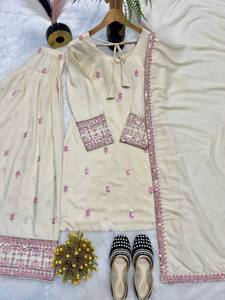 Ensemble Salwar Kameez élégant et rose brodé avec accessoires en perles - Product Image 5