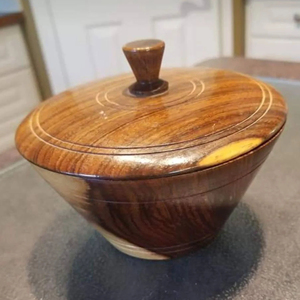 Cuenco de madera hecho a mano con tapa ecológica hecho de madera de acacia de mango con diseño grabado para restaurante de hotel en casa - Product Image 4