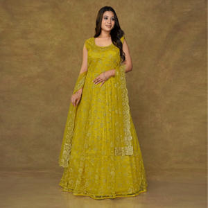 Vestido de Noche Radiante con Bordado de Red y Detalles Florales en Hilo, con Silueta Fluida, Ideal para Bodas y Fiestas - Product Image 4