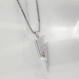Collar con colgante de Moissanite Iced Out Flash Lightning Bolt en plata de ley 925 con diamantes redondos de corte brillante - Product Image 4