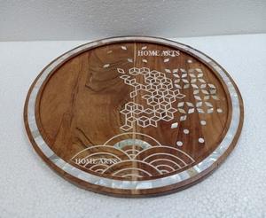 Plateau alimentaire de forme ronde de meilleure qualité Plateau de service à dessert en marbre et en bois MOP du fabricant en Inde - Product Image 6