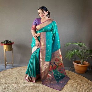 Sari de Seda Paithani VASTRA COTTAGE con Bordado de Pallu en Contraste Intenso y Hermoso Diseño Butti, Traje Tradicional para Bodas - Product Image 5