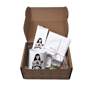 Set de Regalo 'Mujer Enamorada' en Elegante Caja - Arte para el Hogar, Collage Sarcástico - Product Image 2