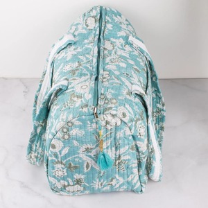 Bolsa de Viaje de Fin de Semana de Lujo, Hecha a Mano, Acolchada, de Algodón, Gran Capacidad, Cierre de Cremallera Resistente, Estampado Floral - Product Image 4