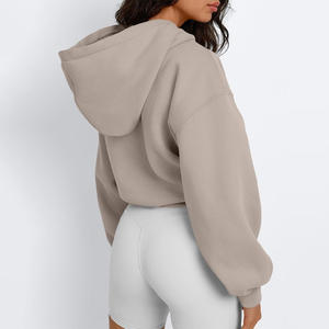 Sweat-shirt à capuche court personnalisé pour femmes pull-over à la mode avec options d'impression de logo haut quotidien confortable et élégant - Product Image 5