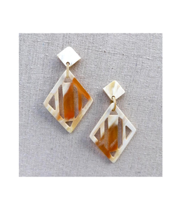 Pendientes de moda de cuerno hechos a mano indios Pendientes de madera natural con estilo de moda para niñas y mujeres de calidad superior - Product Image 1