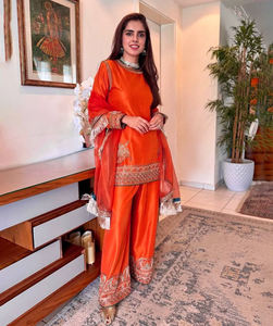 Ensemble Salwar Kameez Sharara indien pakistanais, lourd, deux tons, satin Fendy, coupe ajustée, pour les fêtes d'été, les mariages, vêtements pour femmes - Product Image 1
