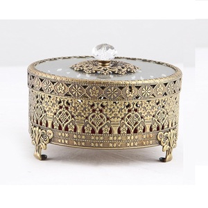 Organisateurs de bijoux en métal blanc en alliage européen Organisateur tendance Boîte de rangement Coffre au trésor Bijoux Boîte décorative Keeps - Product Image 3
