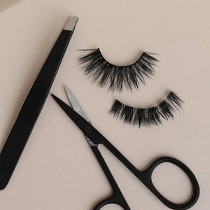 Pinzas para Cejas con Punta Inclinada de Acero Inoxidable para un Estilizado Detallado y una Depilación Versátil - Product Image 6