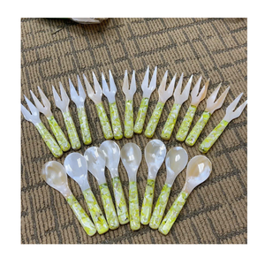 Cuchara de concha natural colorida y tenedor de hielo: conchas marinas de nácar personalizadas, artesanía de Vietnam Venta caliente - Product Image 3