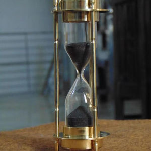 Sablier à décor en laiton nautique vintage avec boussole et montre - Product Image 4