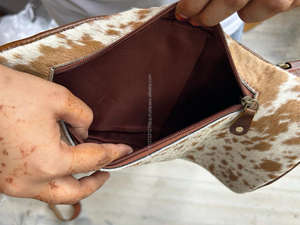 กระเป๋าหนังวัวแท้สไตล์ตะวันตกแบบใหม่ สำหรับทุกเพศ คุณภาพสูง พรีเมียม ลายพิมพ์นูนสี กระเป๋าหนังขนสัตว์สะพายหน้าอก - Product Image 6