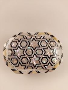 Boîte à bijoux élégante et moderne en bois gravé à motif floral, incrustation nacre, faite à la main, organisateur de rangement, décoration d'intérieur - Product Image 6