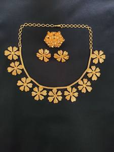 Collier Boucles d'oreilles et bague en plaqué or 22K personnalisé OEM avec parure de bijoux faits main de style fleuri à vendre - Product Image 2