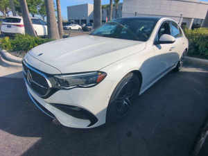 Mercedes-Benz Clase E E 350 2025 Seminuevo, Sedán de 4 Puertas - Product Image 2