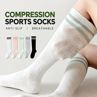 Chaussettes de compression graduée en coton, hauteur genou, pour le sport, la course à pied, chaussettes de compression personnalisées pour femmes