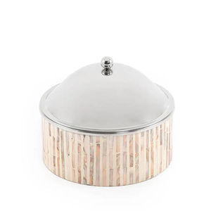Marmite élégante en argent pour le stockage des aliments avec une casserole de forme ronde avec un couvercle pour un look de table fantaisie - Product Image 1