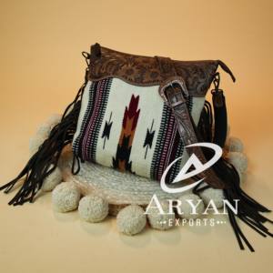 Nouvel arrivage de sac à main usiné à main sac à franges couverture de selle aztèque sac à bandoulière design unique de bohème sac élégant de haute qualité pour les femmes - Product Image 1