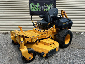 La serie Cadet PRO Z 700 2024, la más vendida, presenta pocas horas de uso, un motor de 27 hp y una configuración premium de cortacésped de giro cero de 60 pulgadas. - Product Image 5