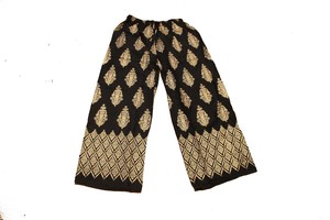 กางเกงขาบานสำหรับผู้หญิงเอวยางยืดพิมพ์ลายดอกไม้พิมพ์ลายทองสวยงาม - Product Image 2