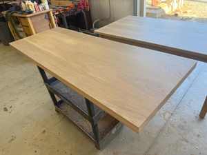 Table de bureau ou de salle à manger en chêne blanc massif de qualité supérieure, finition bois naturel lisse, surface à grain naturel, pieds en métal modernes - Product Image 3