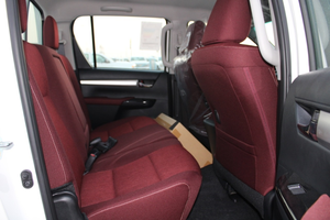 Pick-up double cabine 4x4 diesel modèle 2023 avec un puissant moteur de 2,8 litres et une boîte de vitesses manuelle - Product Image 5