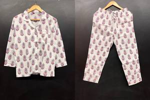 Conjuntos de Pijamas Navideños de Algodón con Cintura Elástica para Mujer |   Ropa de Dormir Ligera para Verano/Otoño/Primavera con Logotipo Frontal - Product Image 3