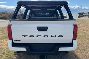 Toyota Tacoma TRD Off-Road Double Cab 4x4 Turbo 4 cylindres, propre et robuste, 2025, avec pack premium TRD Off-Road - Product Image 3