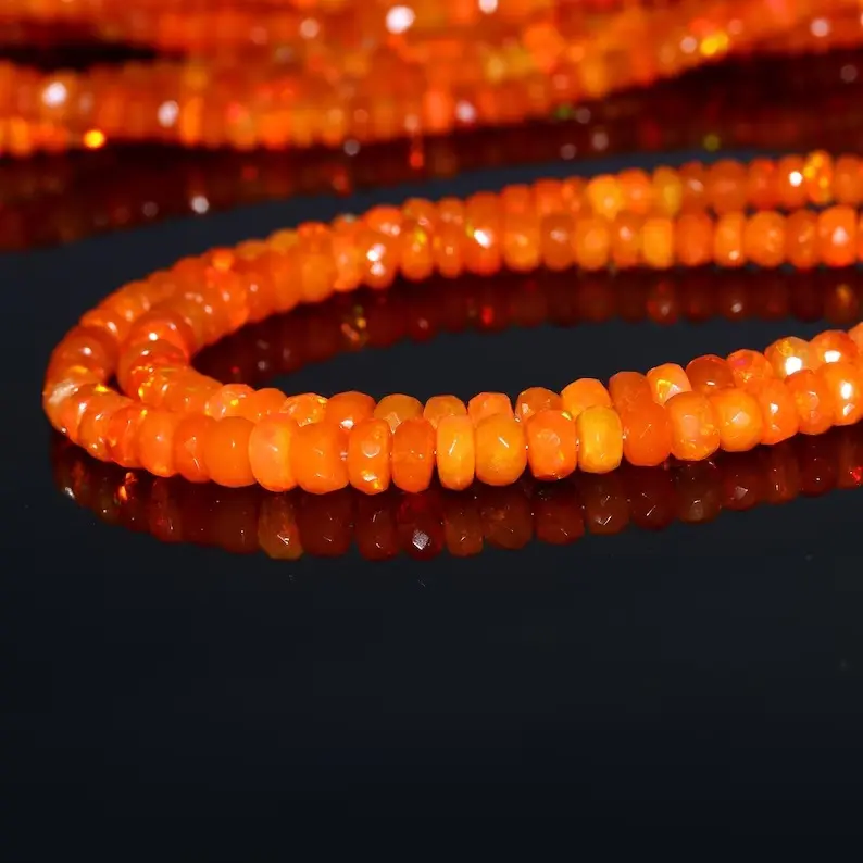 Perline di pietra preziosa sfaccettate con opale antietiopico arancione