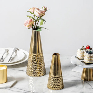 Florero de Metal moderno hecho a mano indio con acabado dorado para el hogar, sala de estar, mesa de oficina, soporte decorativo para flores - Product Image 3