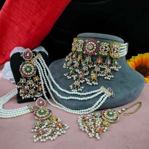 Ensemble de colliers pour femmes avec accents de perles fines, Maang Tikka, design minimaliste détaillé, artisanat délicat, ensemble de colliers tendance - Product Image 1