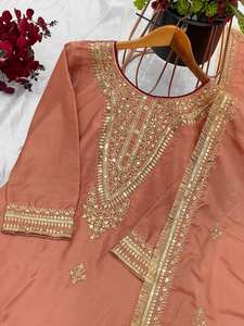 ชุดปาร์ตี้สวมด้านบนด้านล่างและ dupatta กับงานปักลำดับหนัก - Product Image 3