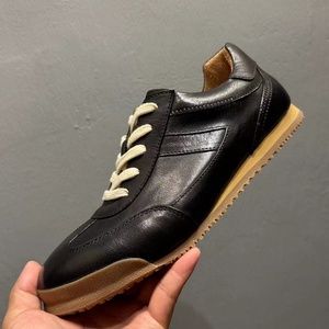 รองเท้ากีฬาลำลองแฟชั่นสำหรับผู้หญิง รองเท้าผ้าใบทันสมัยสำหรับเดิน วิ่ง กิจกรรมกลางแจ้ง ดีไซน์ระบายอากาศได้ดีและสวมใส่สบาย - Product Image 3