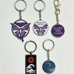 Portachiavi Personalizzati in Smalto Duro 2D con Glitter, Personaggi Anime e Cartoni Animati in Lega di Zinco per Regali - Product Image 1