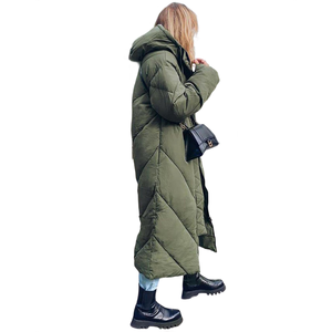 Parka larga transpirable de talla grande para mujer, Parka de invierno con cremallera y capucha de gran tamaño, Parka transpirable de talla grande para mujer - Product Image 3