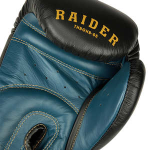 Gants de boxe RAIDER en cuir noir/bleu pour le sparring thaïlandais et le MMA, disponibles en tailles 10oz, 12oz, 14oz, 16oz - Product Image 4