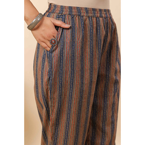 Conjunto de Kurta, Pantalón y Dupatta para Mujer Kilf Aafreen en Color Índigo Medianoche - Product Image 5
