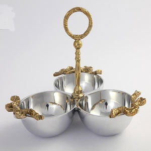 Support en forme de branche d'arbre japonais avec un design floral doré et un bol en métal argenté brillant, décoration de fête de mariage très élégante - Product Image 2