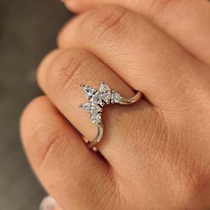 Anillo de Boda Curvo en Forma de U con Diamantes Marquise y Redondos, Elegantes Anillos de Diamantes para Bodas - Product Image 2