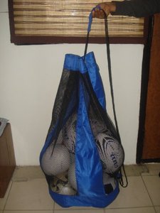 Sacs polochons de haute qualité pour un rangement et un transport pratiques des accessoires de sport de balles de rugby - Product Image 4