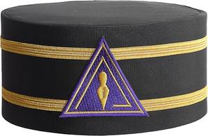 Chapeau de cérémonie maçonnique Royal & Select Master Crown, en satin violet brodé, disponible en (S 2XL) - Product Image 5