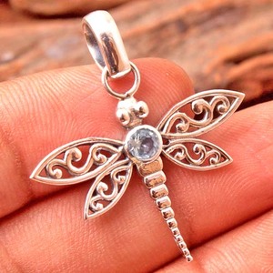 Pendentif unique en forme de libellule avec topaze bleue en argent sterling 925 pour bijoux fins fantaisistes et faits à la main pour femmes - Product Image 2