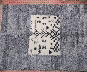 พรมขนสัตว์แบบโมรอคโค่ทันสมัยดีไซน์พิเศษขนฟูสีดำและสีขาวผ้าทอมือสำหรับห้องนั่งเล่น - Product Image 2